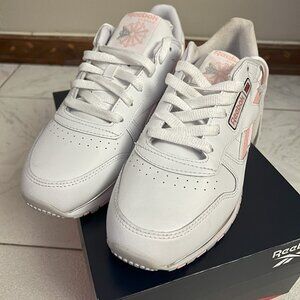 Reebok Classic Leather Clip Athletic Shoe, size 7.5 -- New other see description